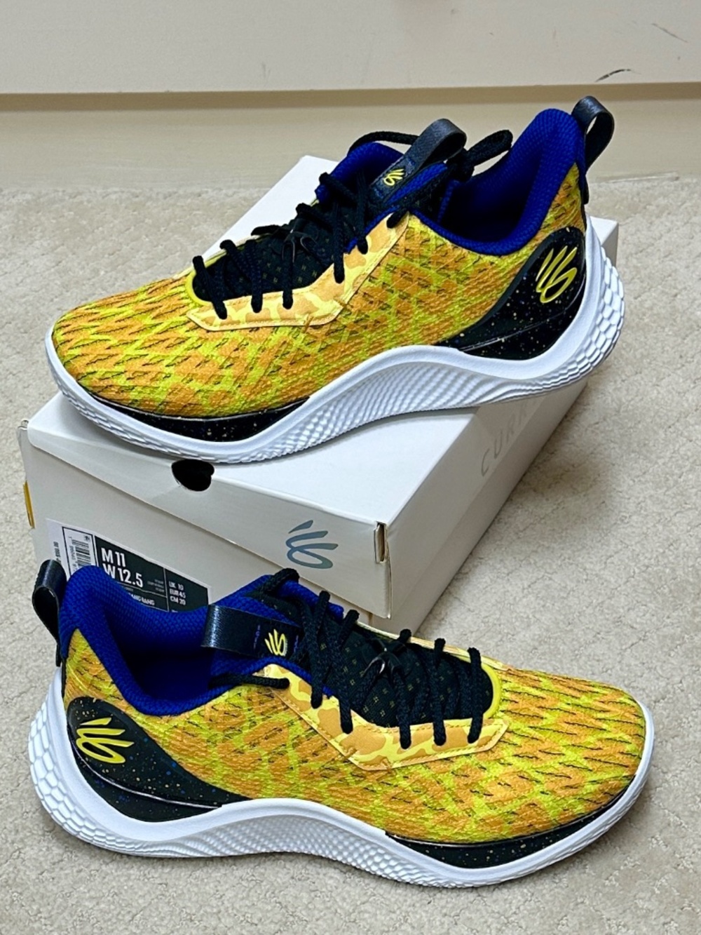 Under Armour NWT Curry 10 Bang Bang yellow black 11